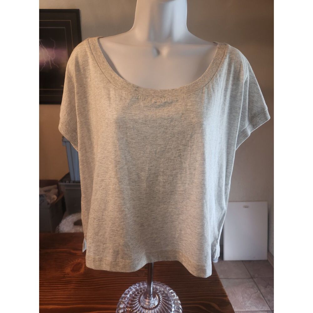 NWT Old Navy Gray Cropped Top Womens Size M Medium Round Neck Short Sleeve Basic